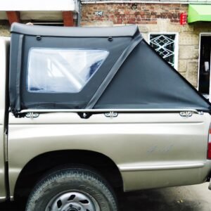 Carpa alta instalada en camioneta pickup para aumentar capacidad de carga