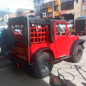 Carpa tipo safari instalada en vehículo campero 4x4