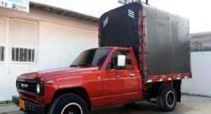 Carpa con estructura metálica para camioneta de estacas