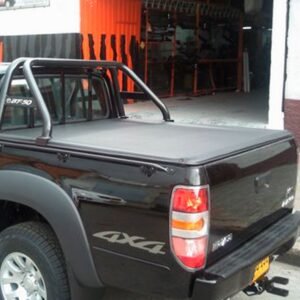 Carpa plana con sistema de rieles instalada en camioneta pickup