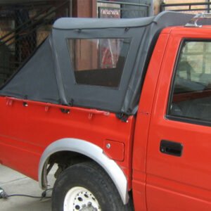 Carpa reforzada impermeable instalada sobre pickup para trabajo pesado