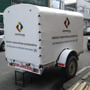 Carpa personalizada con logo instalada en remolque