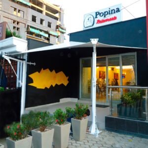 Membrana tensada en terraza de restaurante