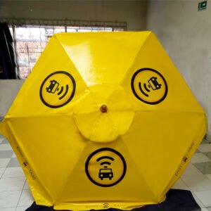 Sombrilla en lona PVC resistente bloqueando rayos UV