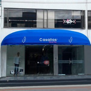 Toldo fijo en local comercial exterior