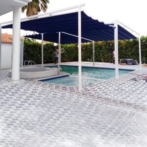 Toldo tipo palillera en lona para piscina con estructura aluminio estructural