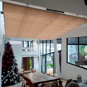 Toldo tipo palillera en lona para generar sombra y protección solar interior