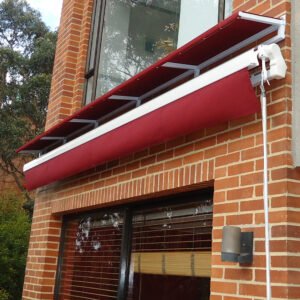 Toldo retráctil guardado para protección contra el clima